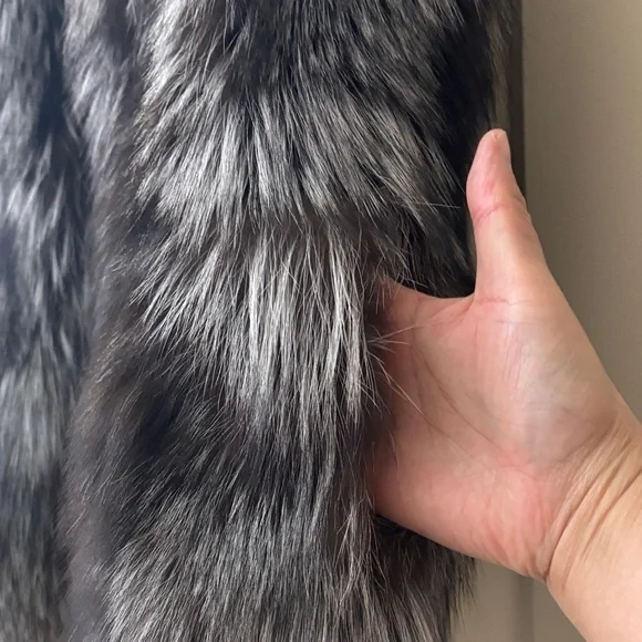 Vince genuine undyed silver fox vest - Picture 6 of 6
